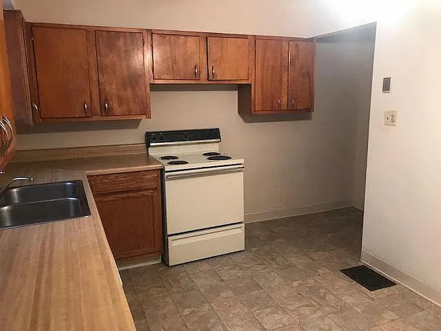 3 bed, $1,900 — Photo 4