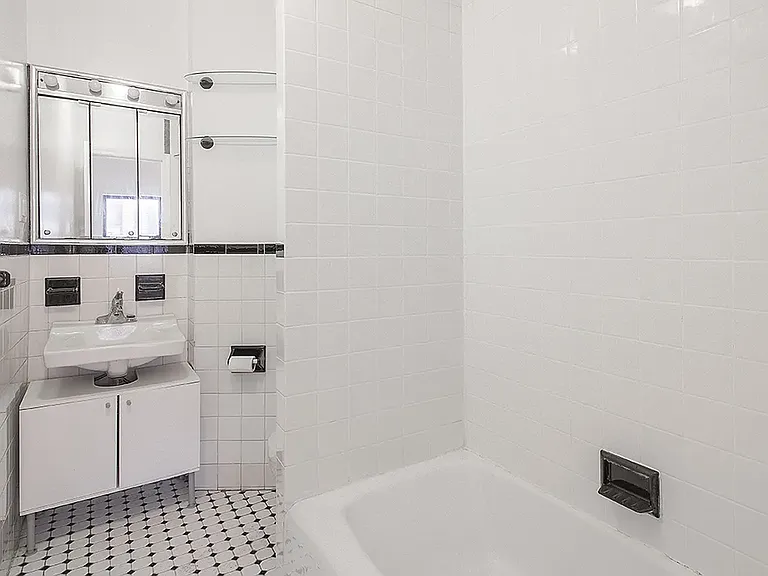 28 W 90th St #4-R — Photo 9