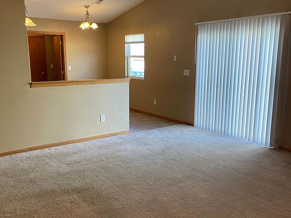 4th image of 1807 Clover Dr