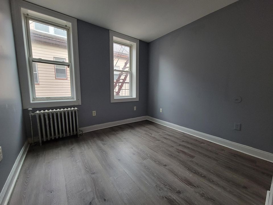 2nd image of 399 Avenue C #1D