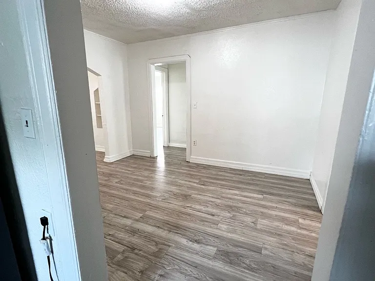 2240 NE 20th St — Photo 16
