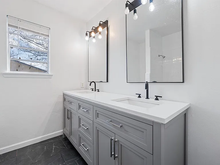1106 Hackberry Dr — Photo 17