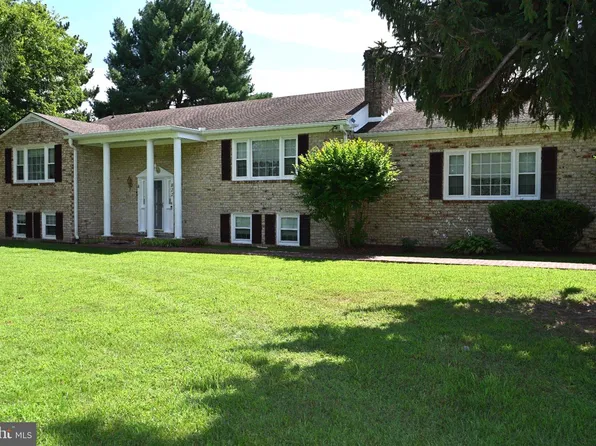 822 Back St, Port Royal, VA 22535