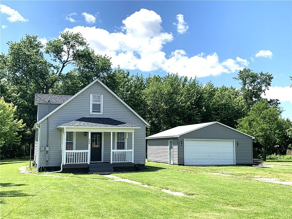 604 N Elizabeth St, Pana, IL 62557 | Zillow