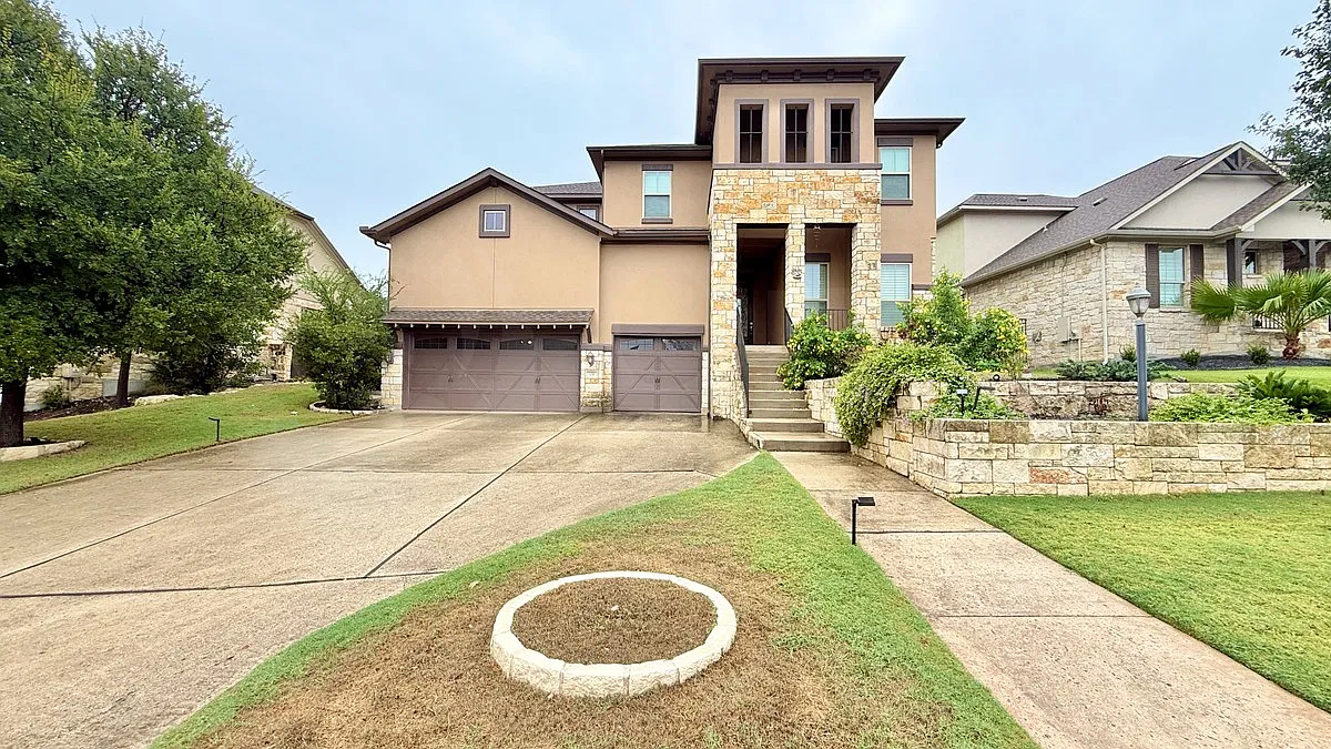 4 bed, 3.5 bath, 3474 sqft, $5,900 — Photo 2