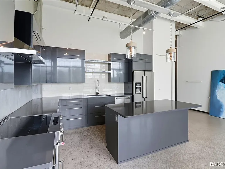 302 SE Broadway St #460 — Photo 12