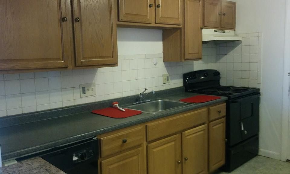 2nd image of 273 Meridian St