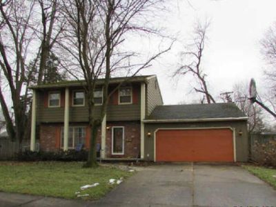2120 Montego Dr, Lansing, MI, 48912
