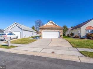 6 Madison Ct, Edgewater Park, NJ 08010