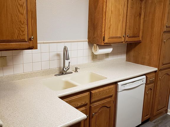 4th image of 2558 Cloverleaf Ln