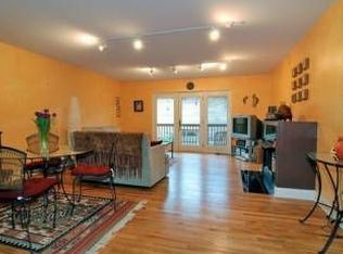 1120 Thomas St APT 103, Oak Park, IL 60302