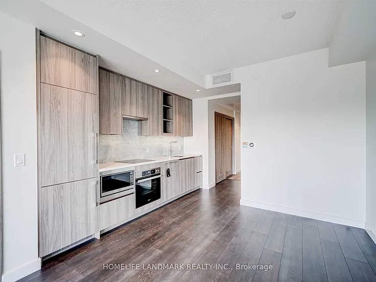 85 McMahon Dr #905 — Photo 8