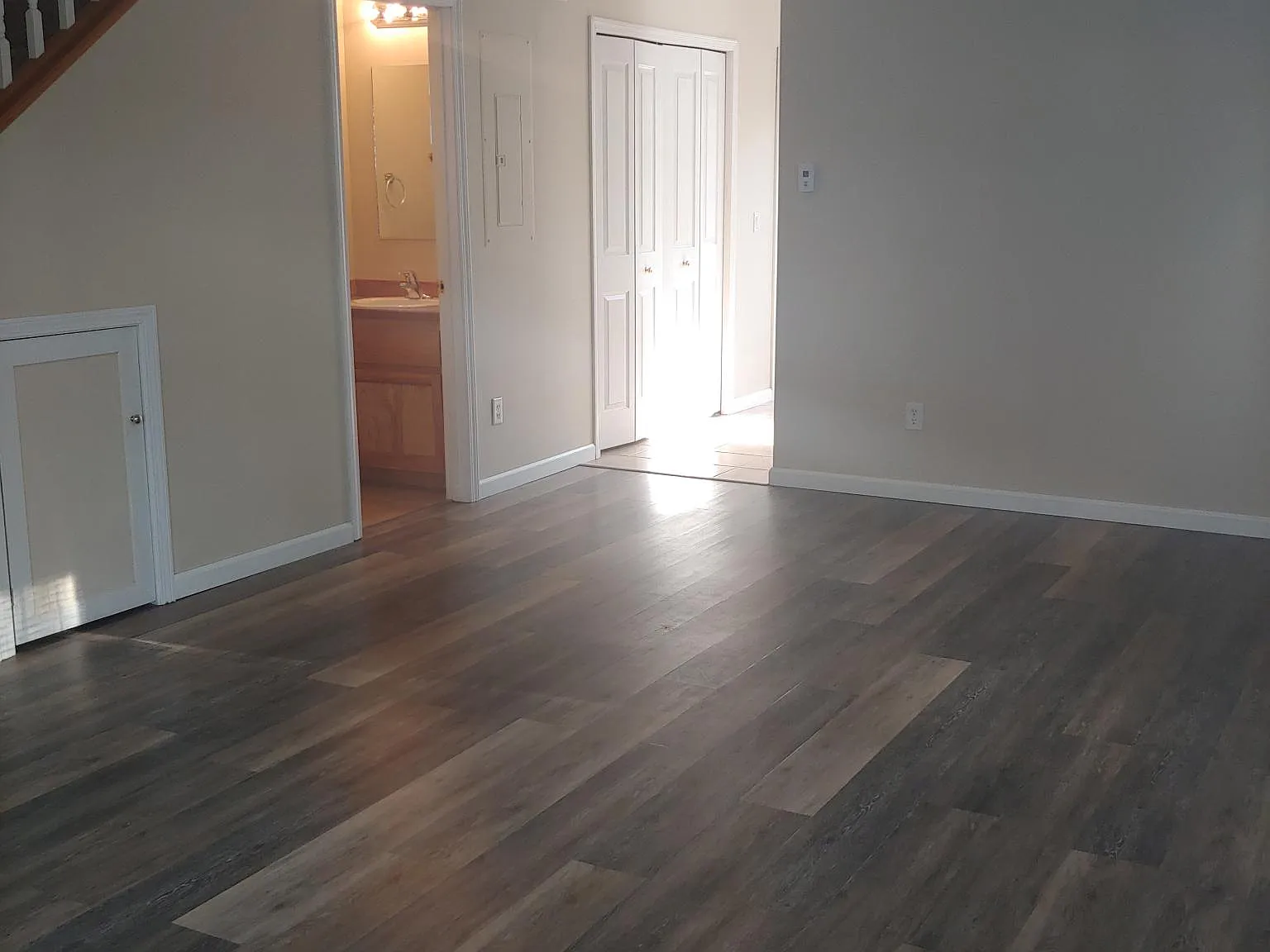 3 bed, 1.5 bath, 1328 sqft, $2,300 — Photo 2