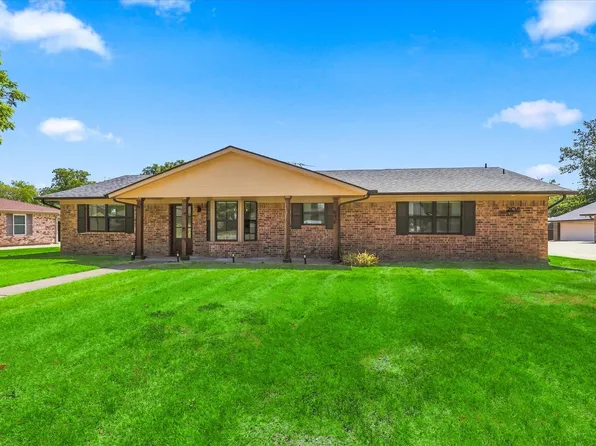 208 Diane Dr, Sanger, TX 76266