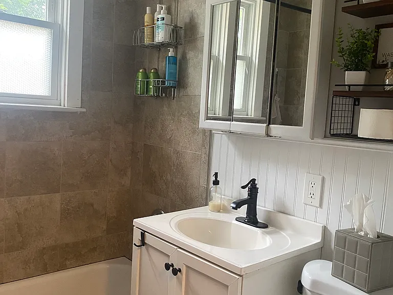 83 Lucille St — Photo 7