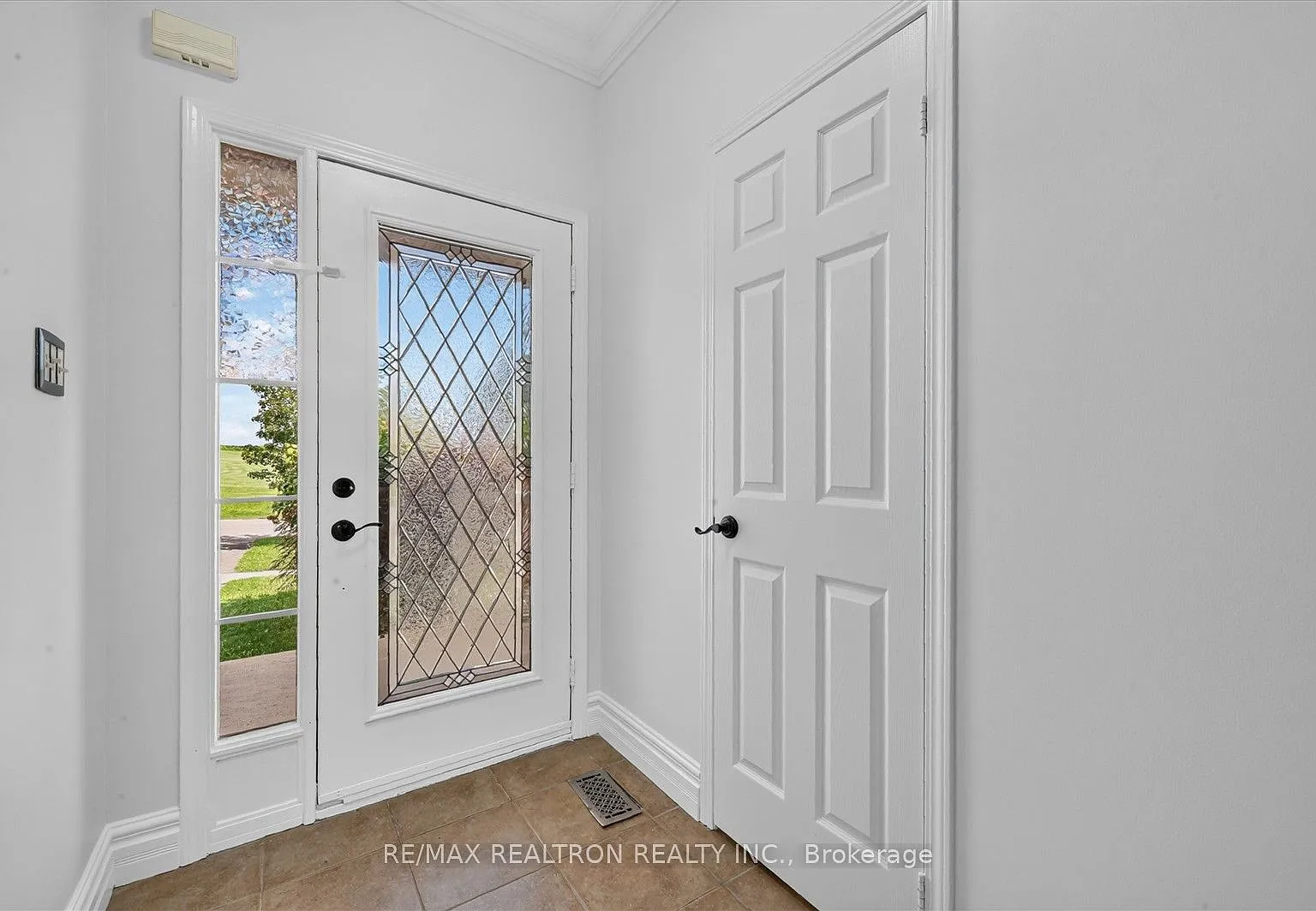 4 bed, $3,800 — Photo 3