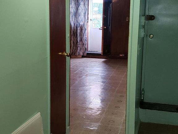 3rd image of 959 E 79th St APT 1