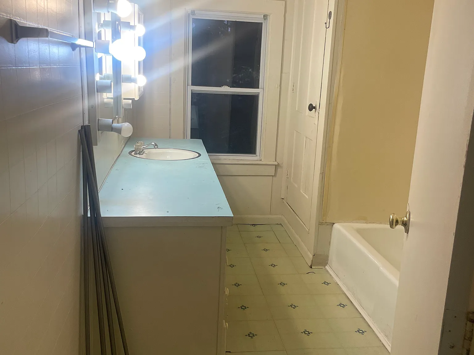 3 bed, 1400 sqft, $1,400 — Photo 2