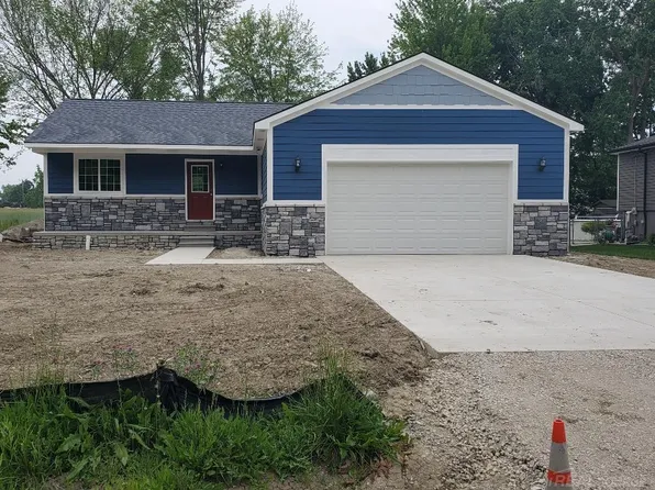 26593 Alray St, Chesterfield, MI 48051