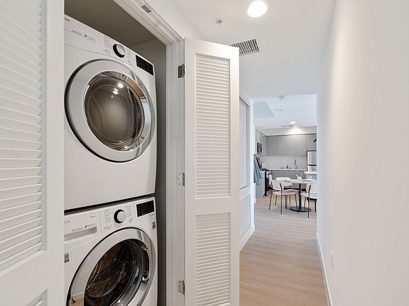 5th image of 426 N Alexandria Ave #99ugsngsj