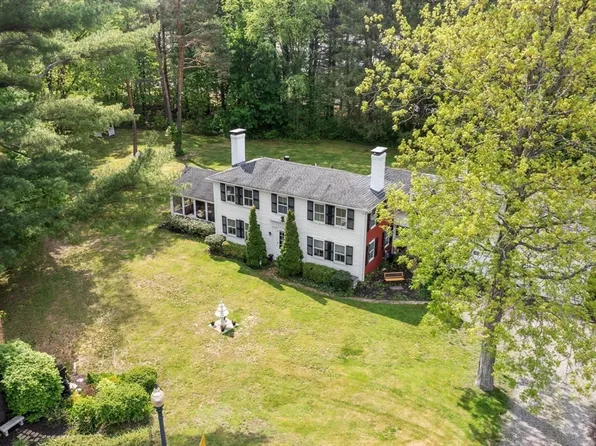 8 South St, Townsend, MA 01469
