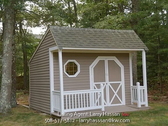 5th image of 220 Boxwood Ln