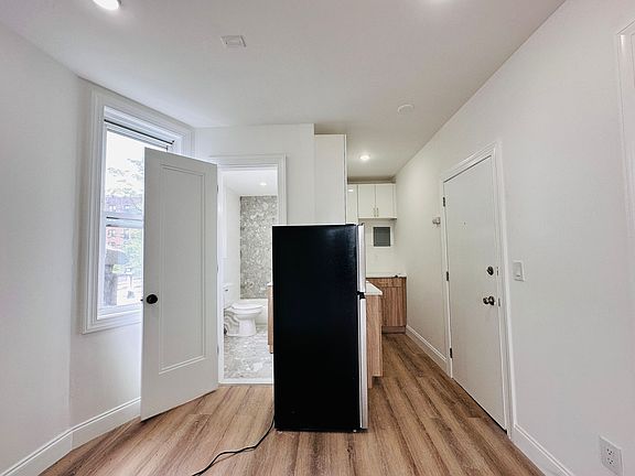 2nd image of 770 Westside Ave #3D