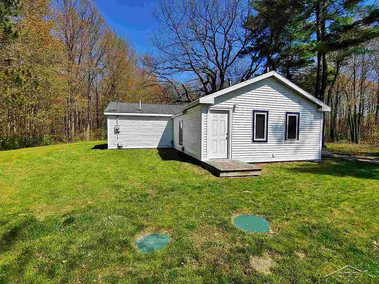 2545 S Graham Rd photo 1
