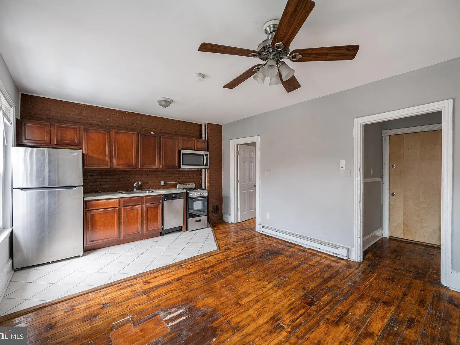 1 bed, 1.0 bath, $1,095 — Photo 2