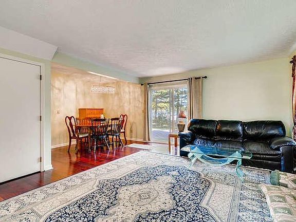 4th image of 1080 Welwyn Dr