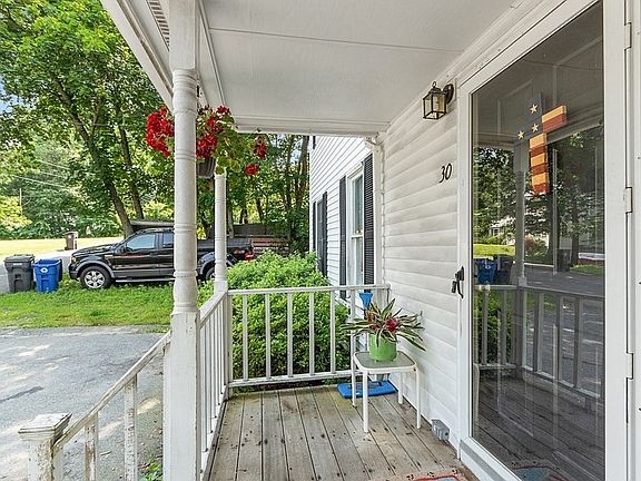 5th image of 30 Tiverton Ave