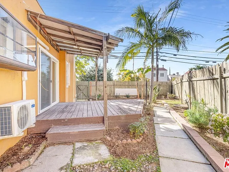 1185 S Tremaine Ave — Photo 43