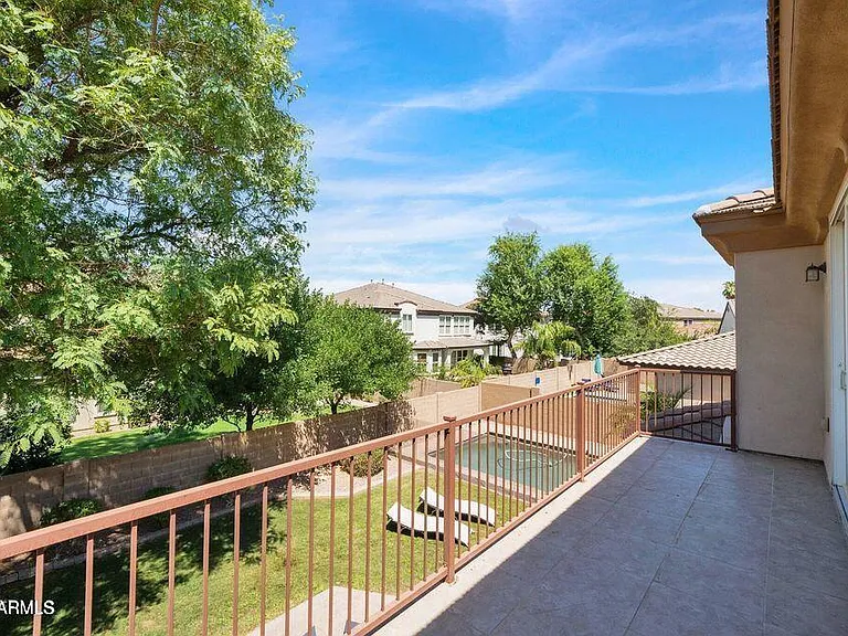 4590 E Waterman St — Photo 32