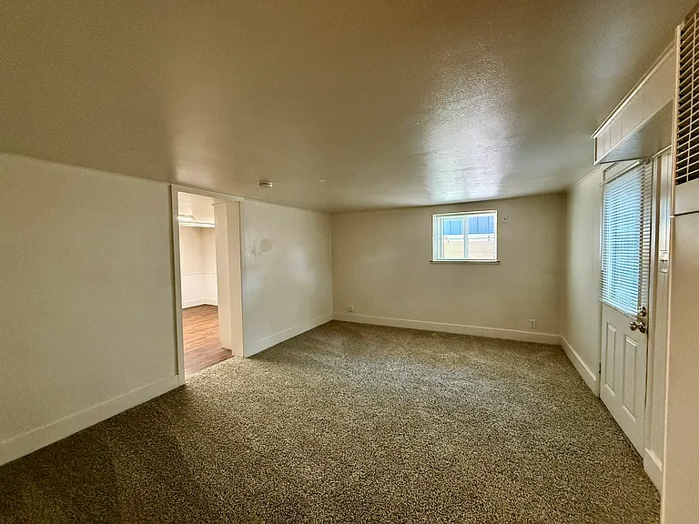 516 S Meldrum St #5 — Photo 6