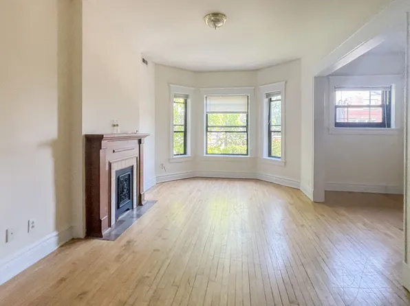 855 1/2 W Lill Ave, Chicago, IL