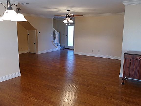 Dining/Living Room, Entry