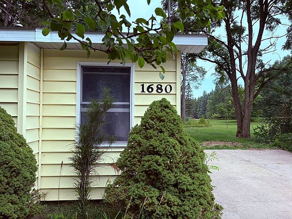 2nd image of 1680 Chestnut St
