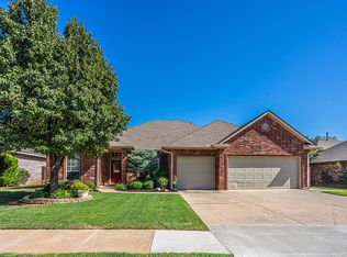 17004 Gladstone Ln, Edmond, OK 73012