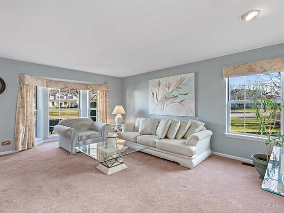 3rd image of 736 Royal Glen Dr