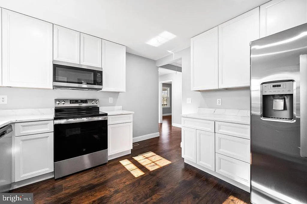 3 bed, 980 sqft, $2,300 — Photo 4