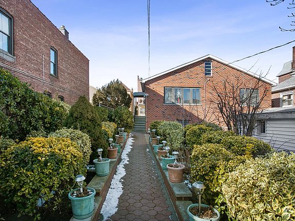 5th image of 2559 Hering Ave