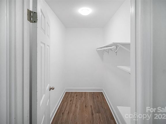 4th image of 3705 Hamilton Dr
