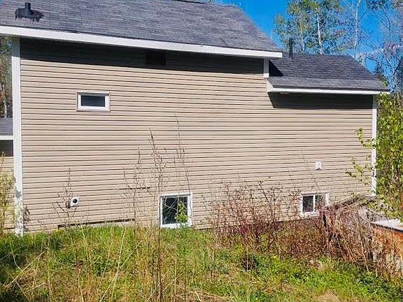 3rd image of 717 Laplante Rd