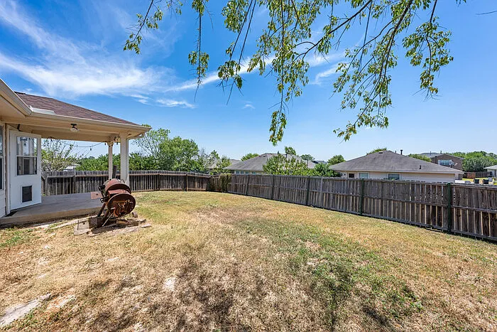 3 bed, 2.0 bath, 1560 sqft, $1,795 — Photo 3