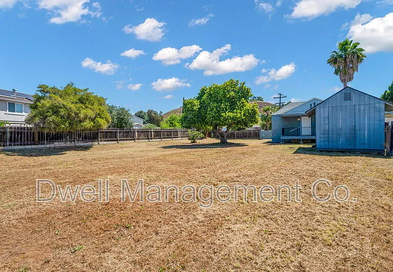 1430 Diamond Ln — Photo 25