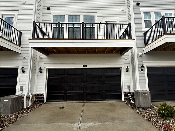 3rd image of 1902 Blenker Dr