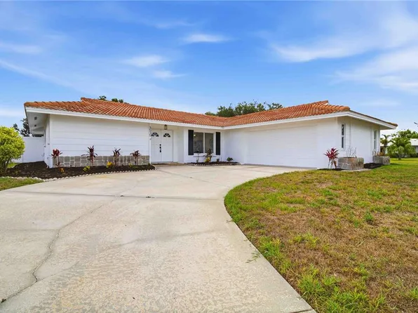 3535 Village Green Dr, Sarasota, FL 34239