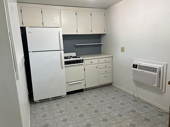 2nd image of 318 National St Unit 5