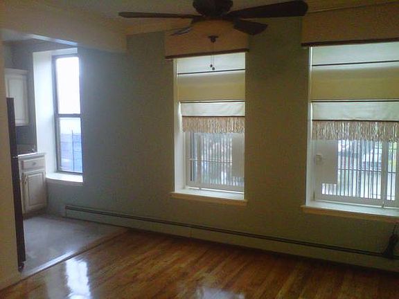 3rd image of 588 Linwood St #2