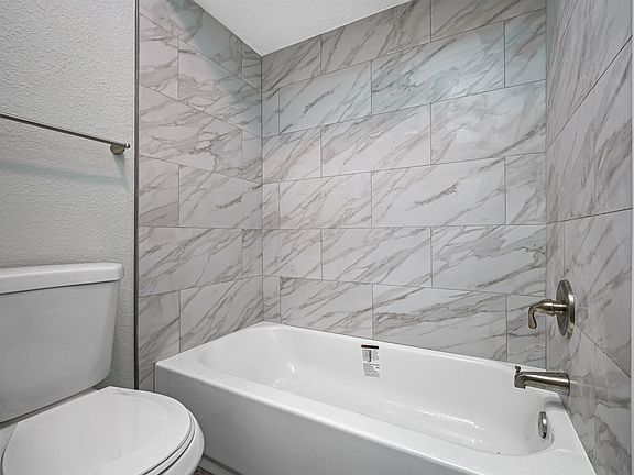 3rd image of 610 Ixoria Ave